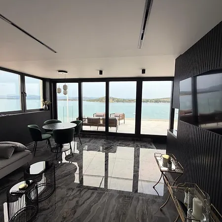 Luxury Ii Apartment