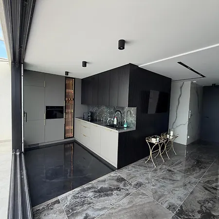 Luxury Ii *