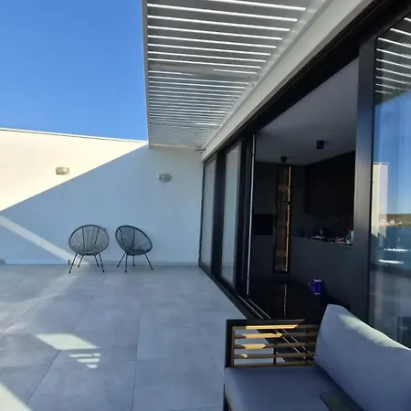 Luxury Ii Apartment